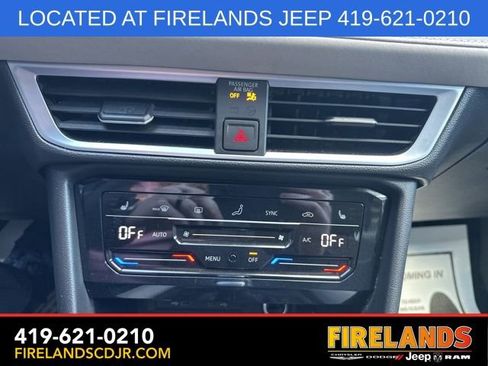 Used 2025 Volkswagen Taos SE FWD image 23