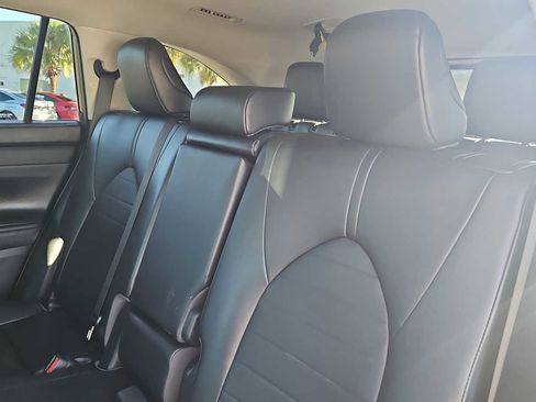 Used 2023 Toyota Highlander XLE image 26