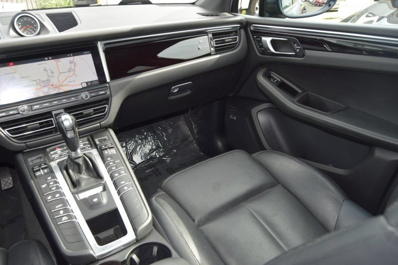Used 2019 Porsche Macan AWD/4WD image 28