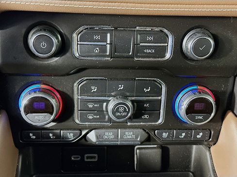 Used 2021 Chevrolet Tahoe High Country image 36