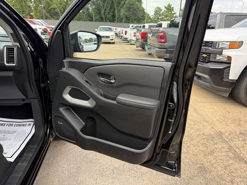 Used 2024 Nissan Frontier SV w/ Technology Package RWD image 11
