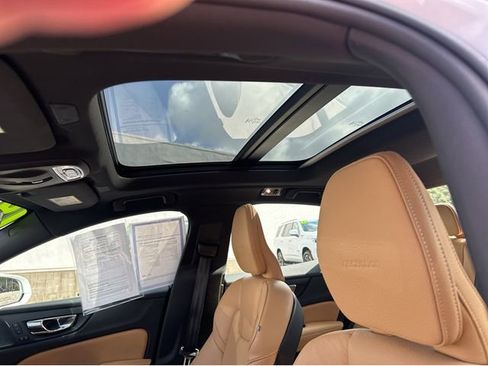 Used 2019 Volvo S60 T8 Inscription image 23