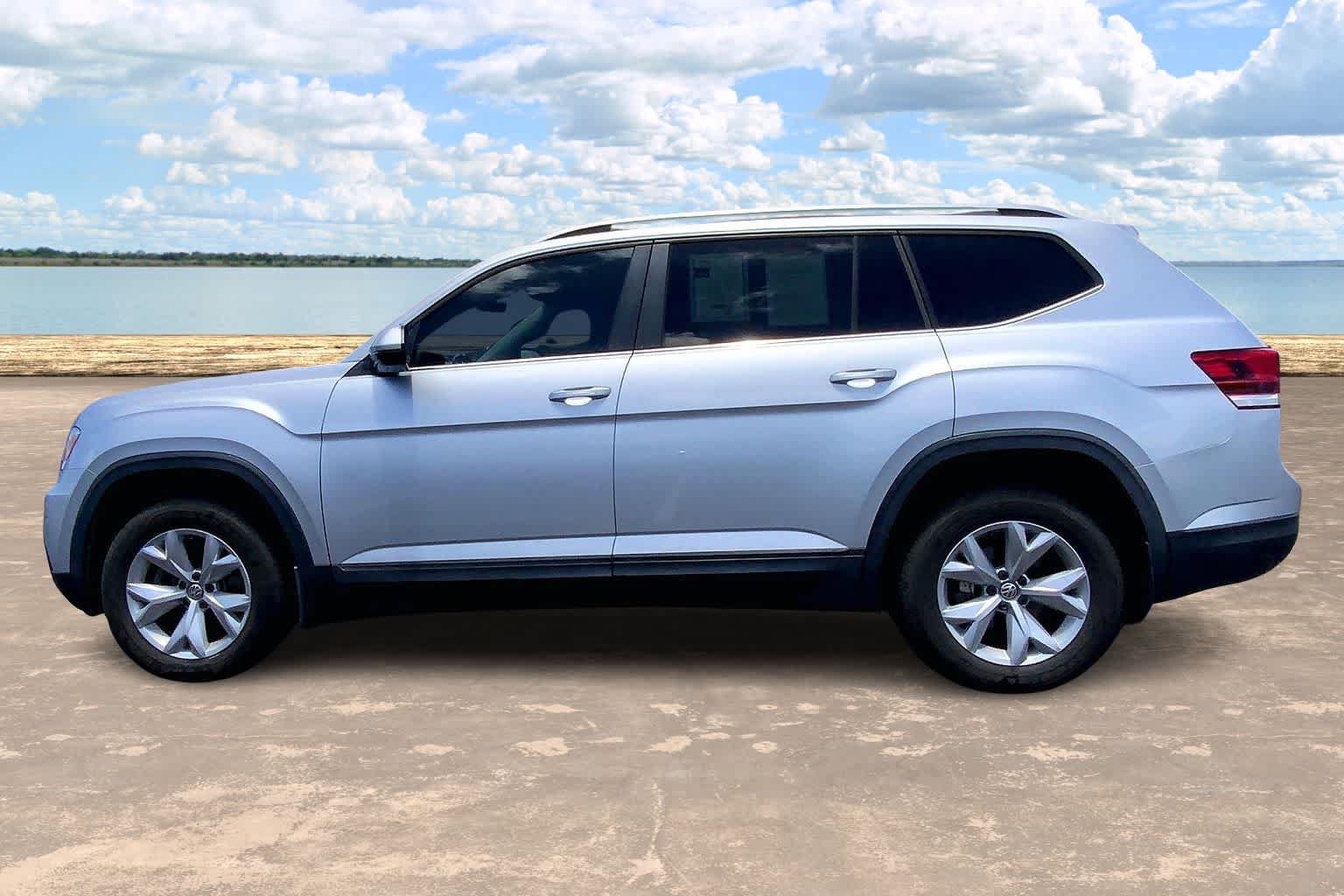 Used 2019 Volkswagen Atlas SE w/ Towing Package FWD image 3