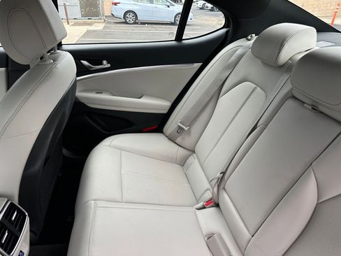 Used 2025 Genesis G70 2.5T image 40