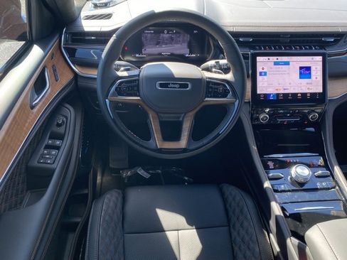 New 2025 Jeep Grand Cherokee Summit image 39