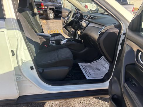 Used 2015 Nissan Rogue SV w/ SV Moonroof Package image 23