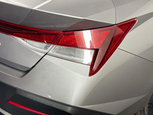 Used 2024 Hyundai Elantra SE FWD image 33