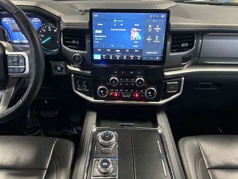 Used 2024 Ford Expedition XLT image 12