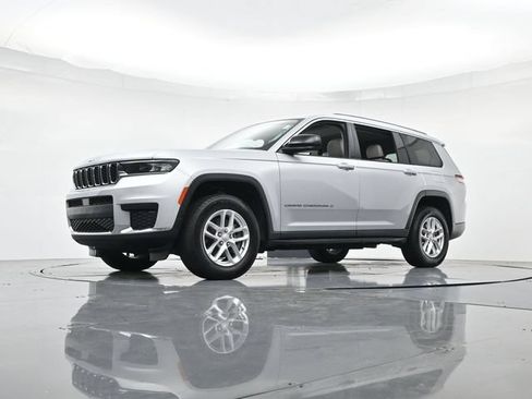 Used 2023 Jeep Grand Cherokee L Laredo w/ Luxury Tech Group I AWD/4WD image 38