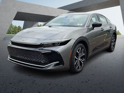Certified 2026 Toyota Crown AWD/4WD image 3