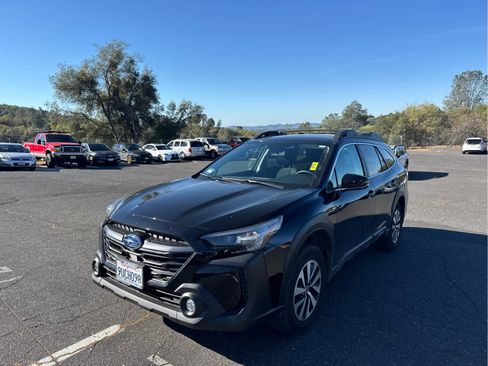 Used 2025 Subaru Outback Premium image 1
