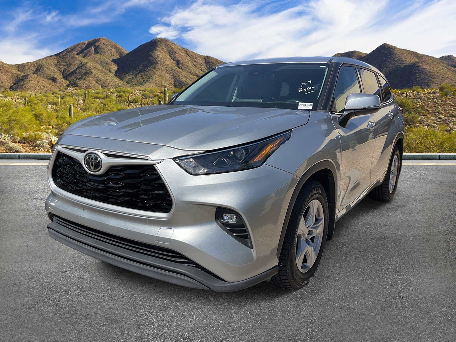 Used 2022 Toyota Highlander LE AWD/4WD image 2