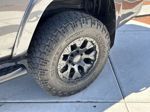 Used 2019 Toyota 4Runner TRD Off-Road Premium AWD/4WD image 8