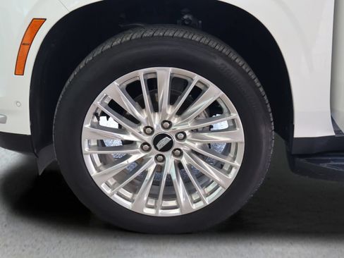 Certified 2025 Cadillac Escalade Premium Luxury AWD/4WD image 30