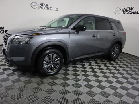 Certified 2025 Nissan Pathfinder S image 5