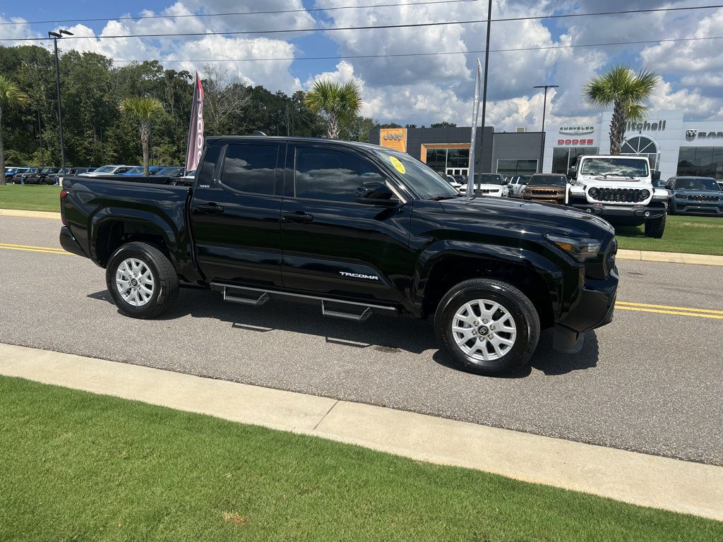 Used 2025 Toyota Tacoma SR5 AWD/4WD image 5