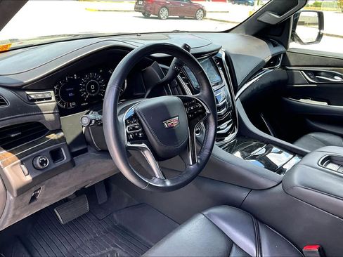 Used 2020 Cadillac Escalade Platinum RWD image 18