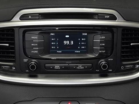 Used 2018 Kia Sorento LX AWD/4WD image 29