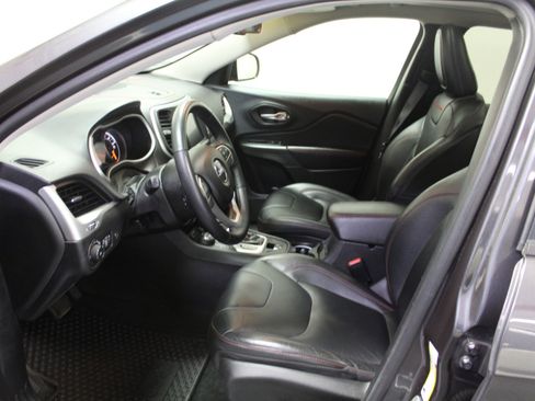 Used 2016 Jeep Cherokee Trailhawk w/ Comfort/Convenience Group image 19