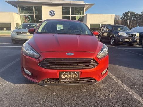 Used 2018 Ford Focus SE w/ SE Appearance Package image 7