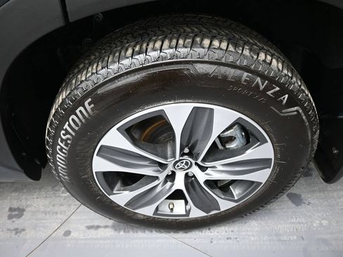 Used 2025 Toyota Highlander XLE AWD/4WD image 15