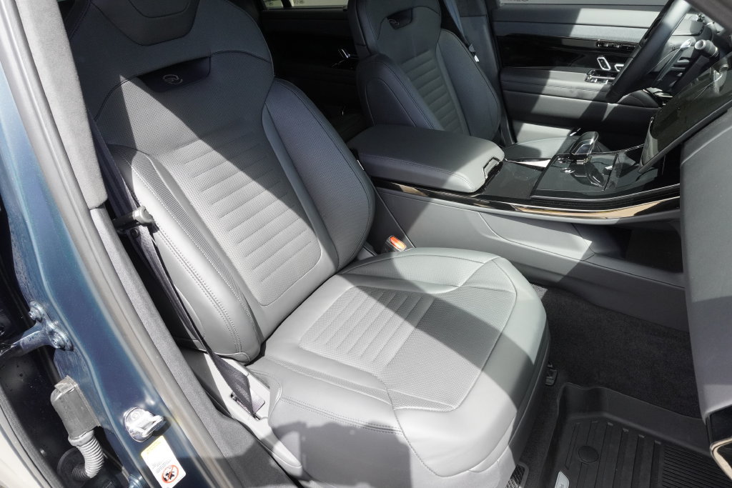 New 2026 Land Rover Range Rover Sport SV AWD/4WD image 24