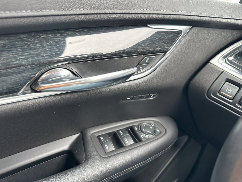 Used 2020 Cadillac XT5 Premium Luxury w/ LPO, Floor Liner Package FWD image 21