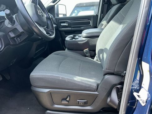 Used 2024 RAM 2500 Big Horn w/ Night Edition AWD/4WD image 8