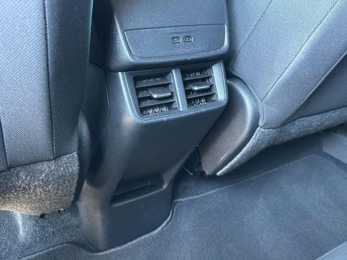 Used 2026 Chevrolet Equinox LT FWD image 9