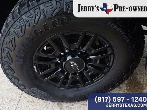 Used 2024 Chevrolet Silverado 2500 ZR2 w/ Technology Package image 9