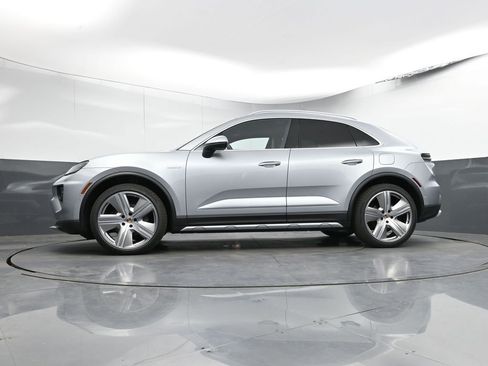 New 2025 Porsche Macan 4 Electric AWD/4WD image 32
