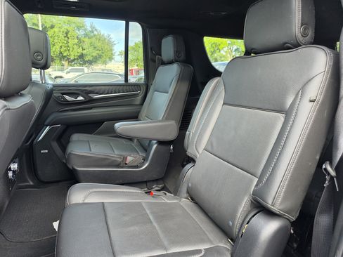 Used 2024 GMC Yukon XL Denali AWD/4WD image 6