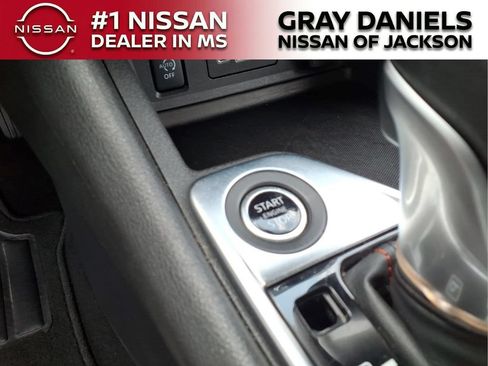 Used 2025 Nissan Sentra SR FWD image 15