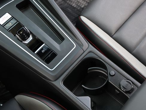 Used 2022 Volkswagen GTI SE FWD image 43