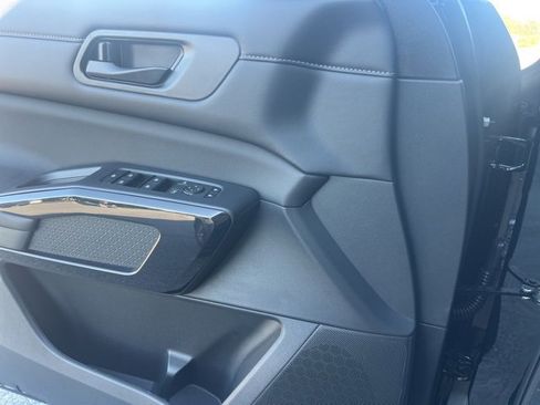 New 2026 Nissan Pathfinder S image 6