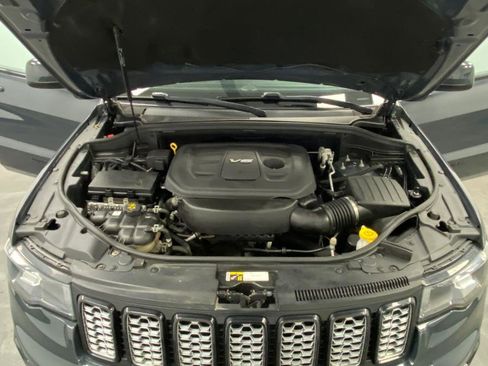 Used 2017 Jeep Grand Cherokee Altitude image 46