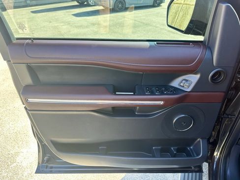 Used 2024 Ford Expedition Limited image 31