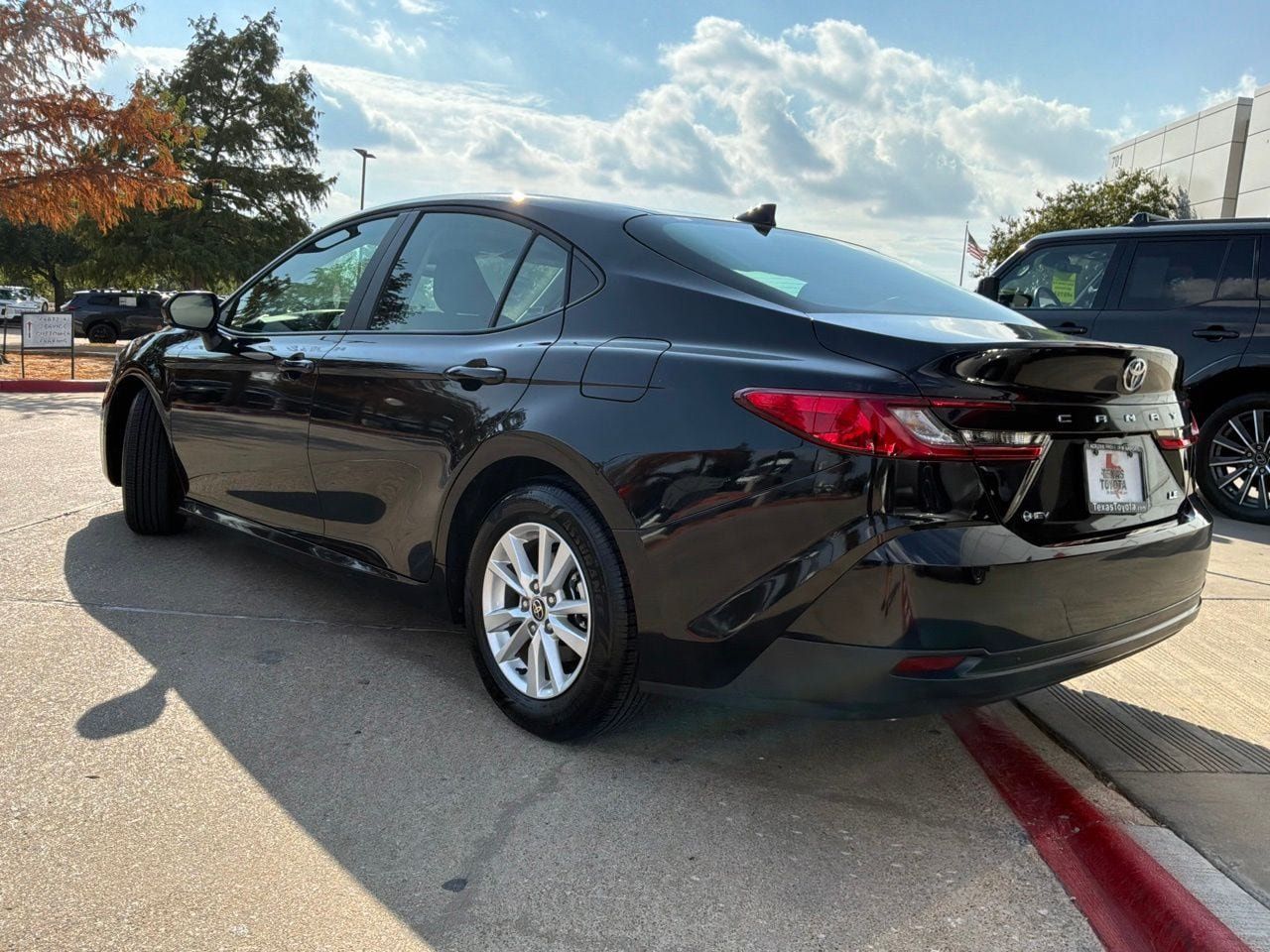 Used 2026 Toyota Camry LE FWD image 8