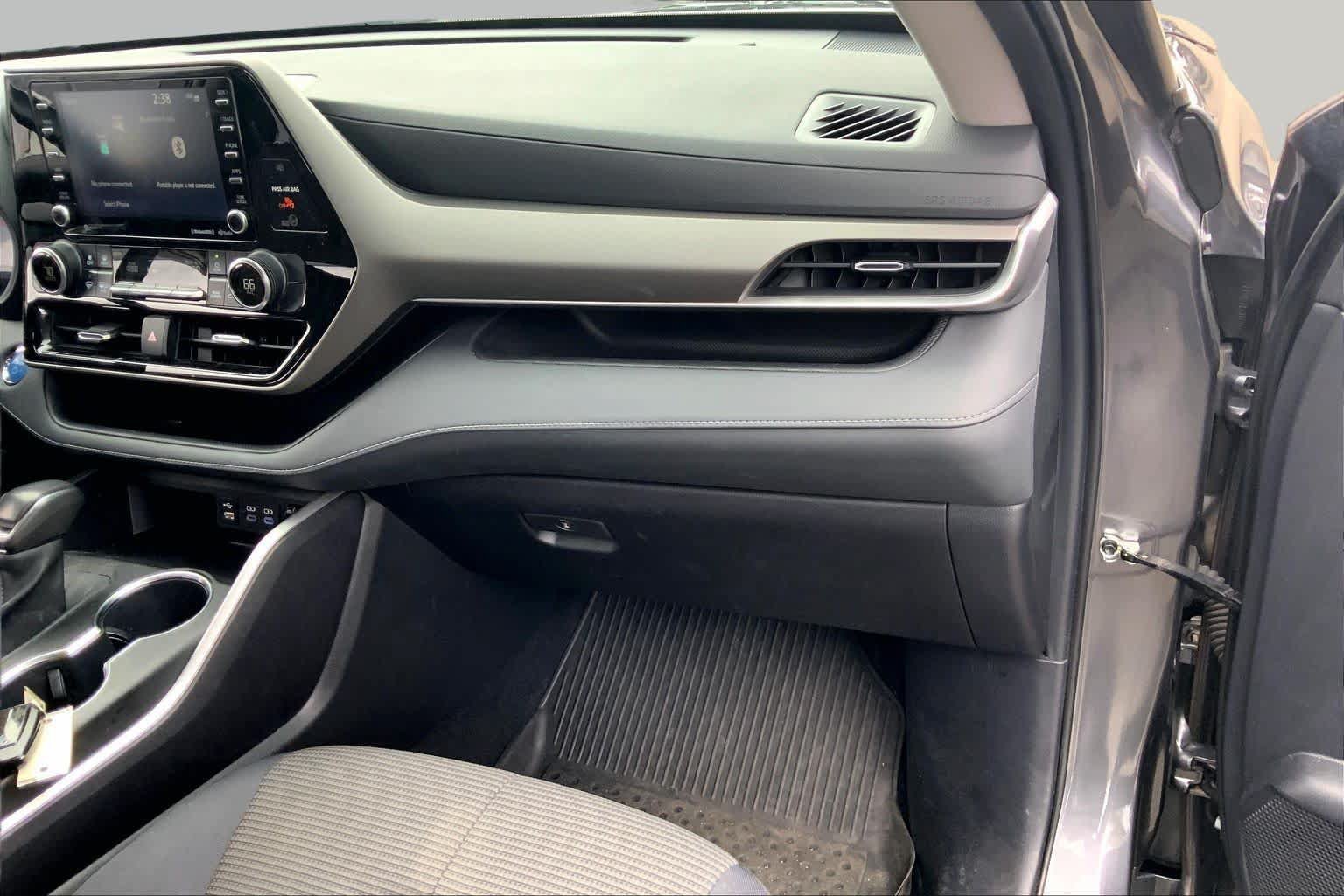 Used 2022 Toyota Highlander LE AWD/4WD image 19