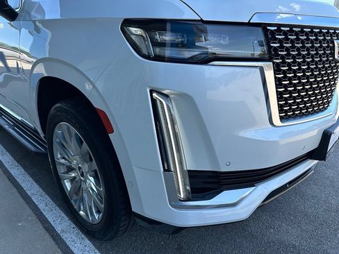 Used 2023 Cadillac Escalade Premium Luxury w/ LPO, Illumination Package RWD image 9
