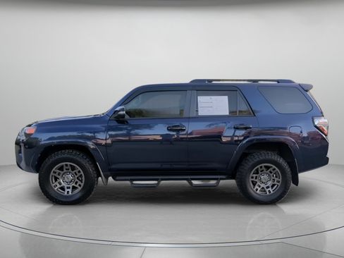 Used 2020 Toyota 4Runner Venture w/ Moonroof Package AWD/4WD image 17