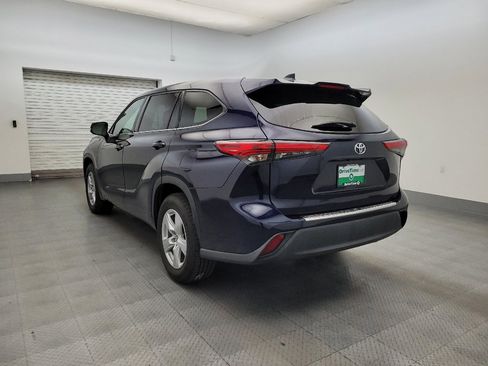 Used 2021 Toyota Highlander L FWD image 5