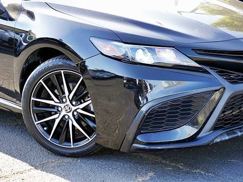 Used 2022 Toyota Camry SE FWD image 4