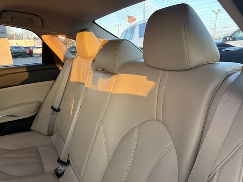 Used 2020 Toyota Avalon XLE image 24