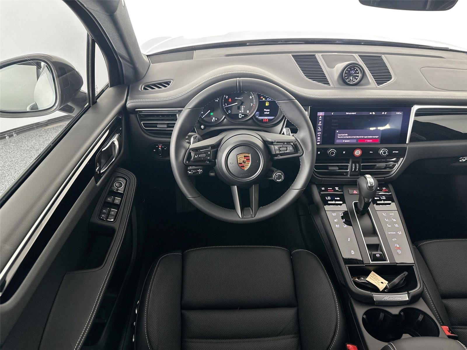 Used 2026 Porsche Macan Turbo AWD/4WD image 18