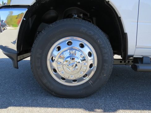 New 2026 RAM 3500 Tradesman w/ Chrome Appearance Group image 15