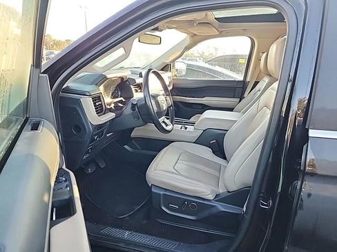 Used 2022 Ford Expedition Limited image 9