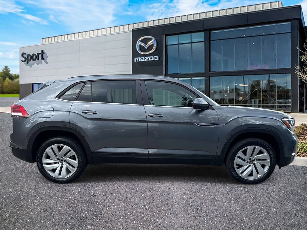 Used 2022 Volkswagen Atlas Cross Sport SE FWD image 2