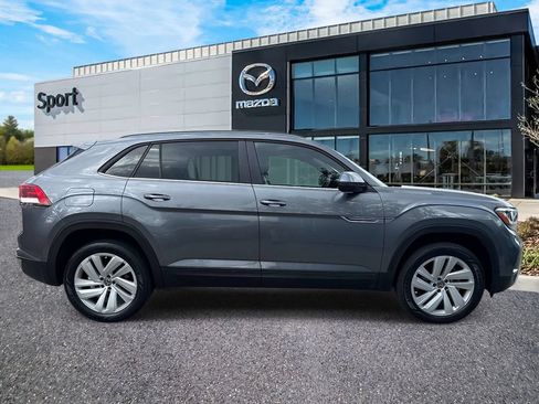 Used 2022 Volkswagen Atlas Cross Sport SE FWD image 2