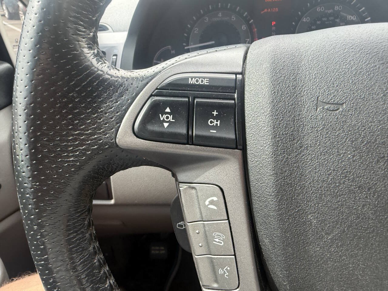 Used 2014 Honda Odyssey Touring Elite image 18